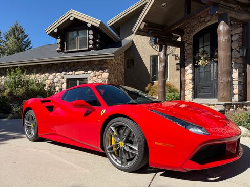 Used 2018 Ferrari 488 Spider RWD image 10