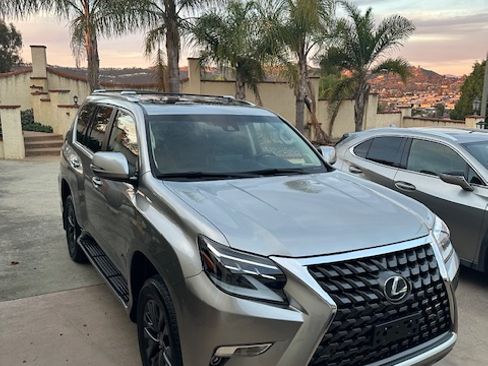 Used 2023 Lexus GX 460 Premium w/ Premium Package image 4