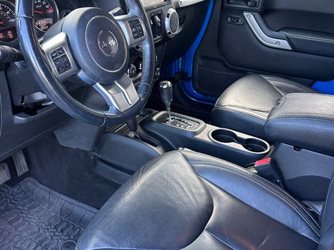 Used 2016 Jeep Wrangler Unlimited Rubicon image 9