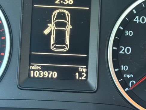Used 2010 Volkswagen Tiguan Wolfsburg Edition FWD image 16