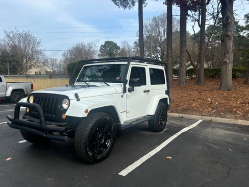 Used 2014 Jeep Wrangler Sahara image 2
