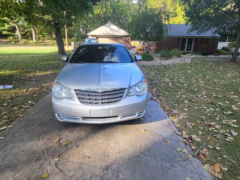 Used 2010 Chrysler Sebring Touring image 8