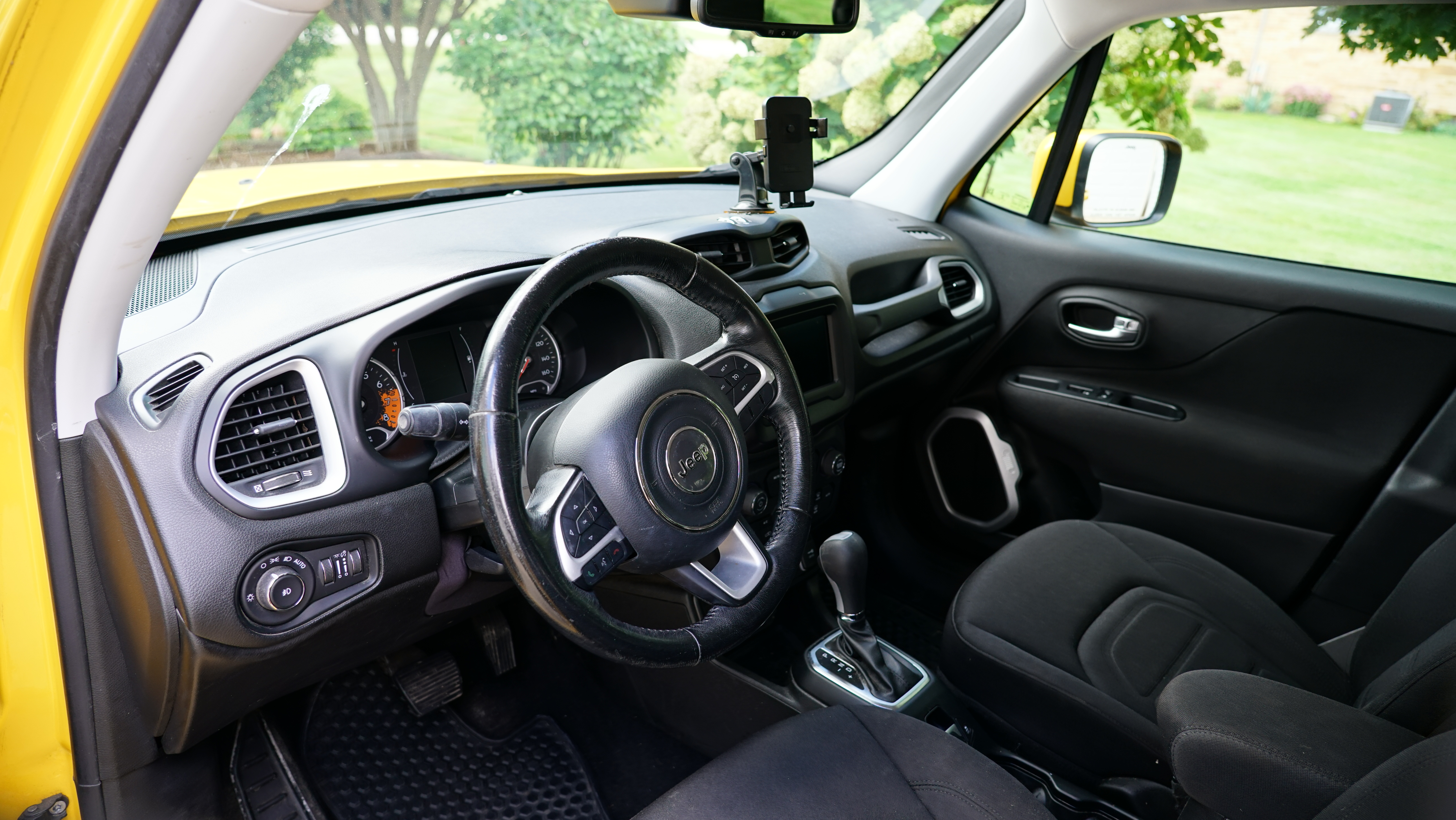 Used 2018 Jeep Renegade Latitude w/ Cold Weather Group AWD/4WD image 13