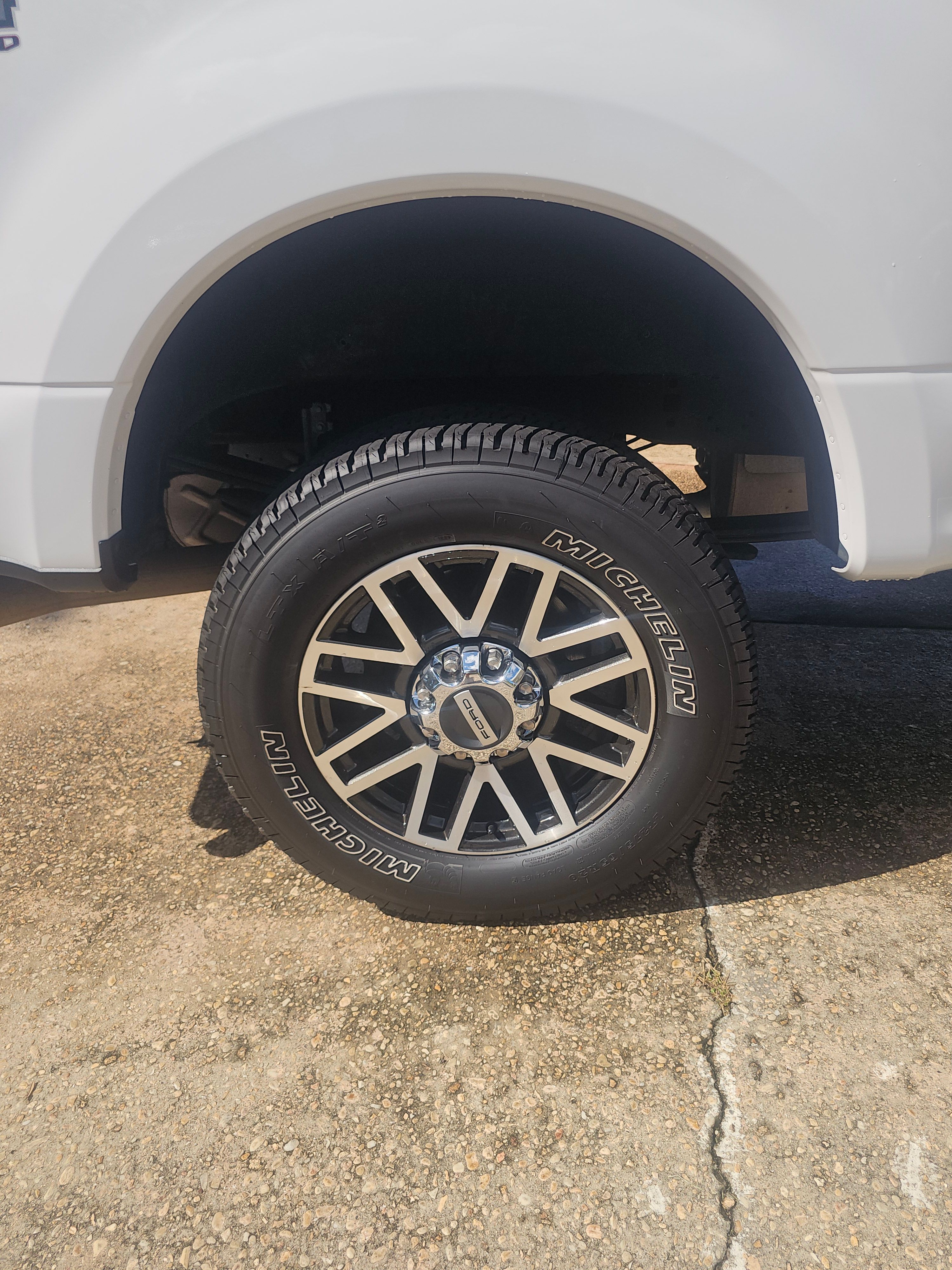 Used 2019 Ford F250 Lariat w/ Lariat Ultimate Package AWD/4WD image 11