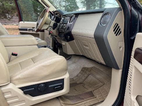 Used 2010 Ford F250 Lariat image 6