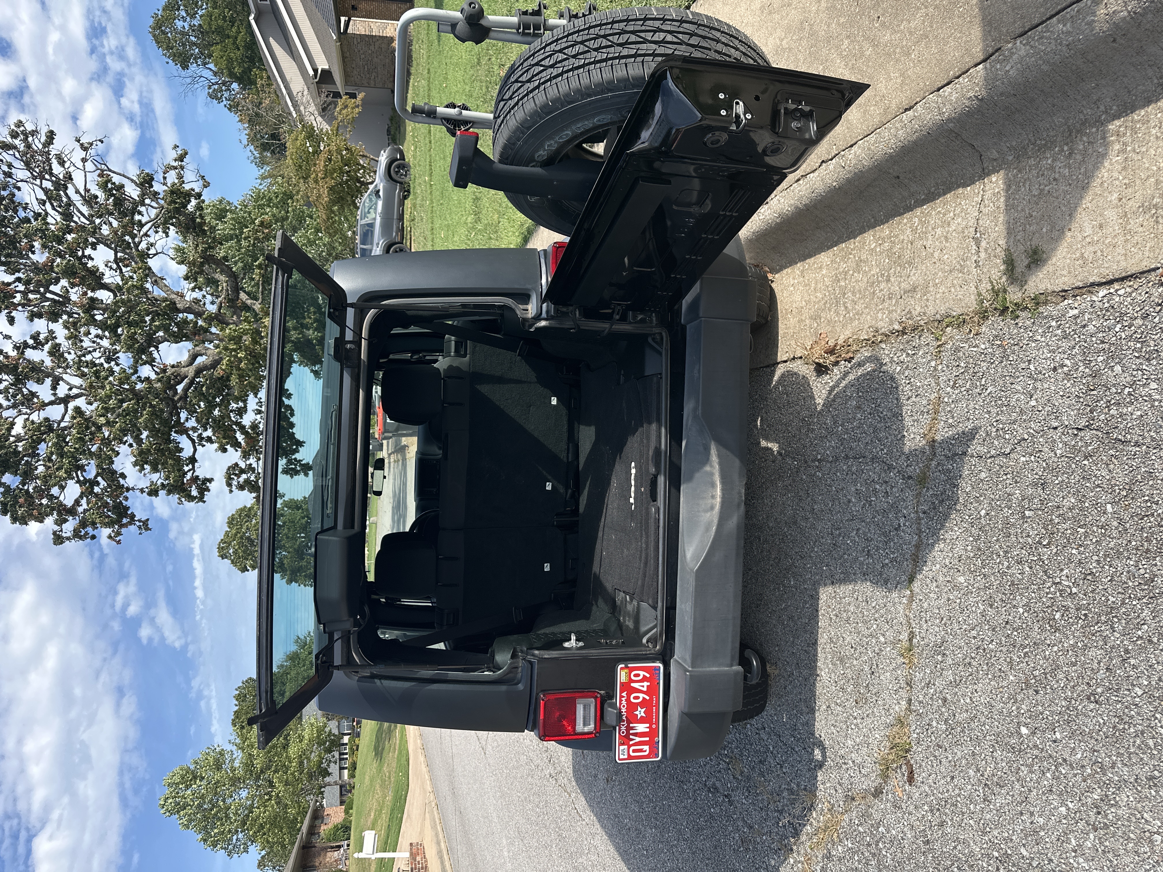 Used 2017 Jeep Wrangler Unlimited Sport w/ Connectivity Group AWD/4WD image 6