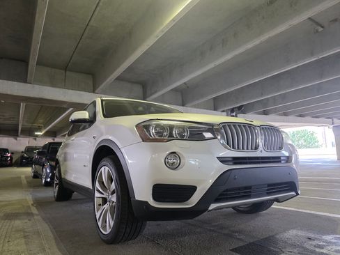 Used 2015 BMW X3 sDrive28i RWD image 2
