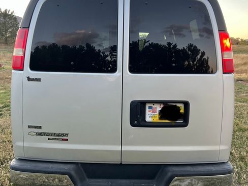 Used 2011 Chevrolet Express 1500 LT w/ LT Preferred Equipment Group image 5