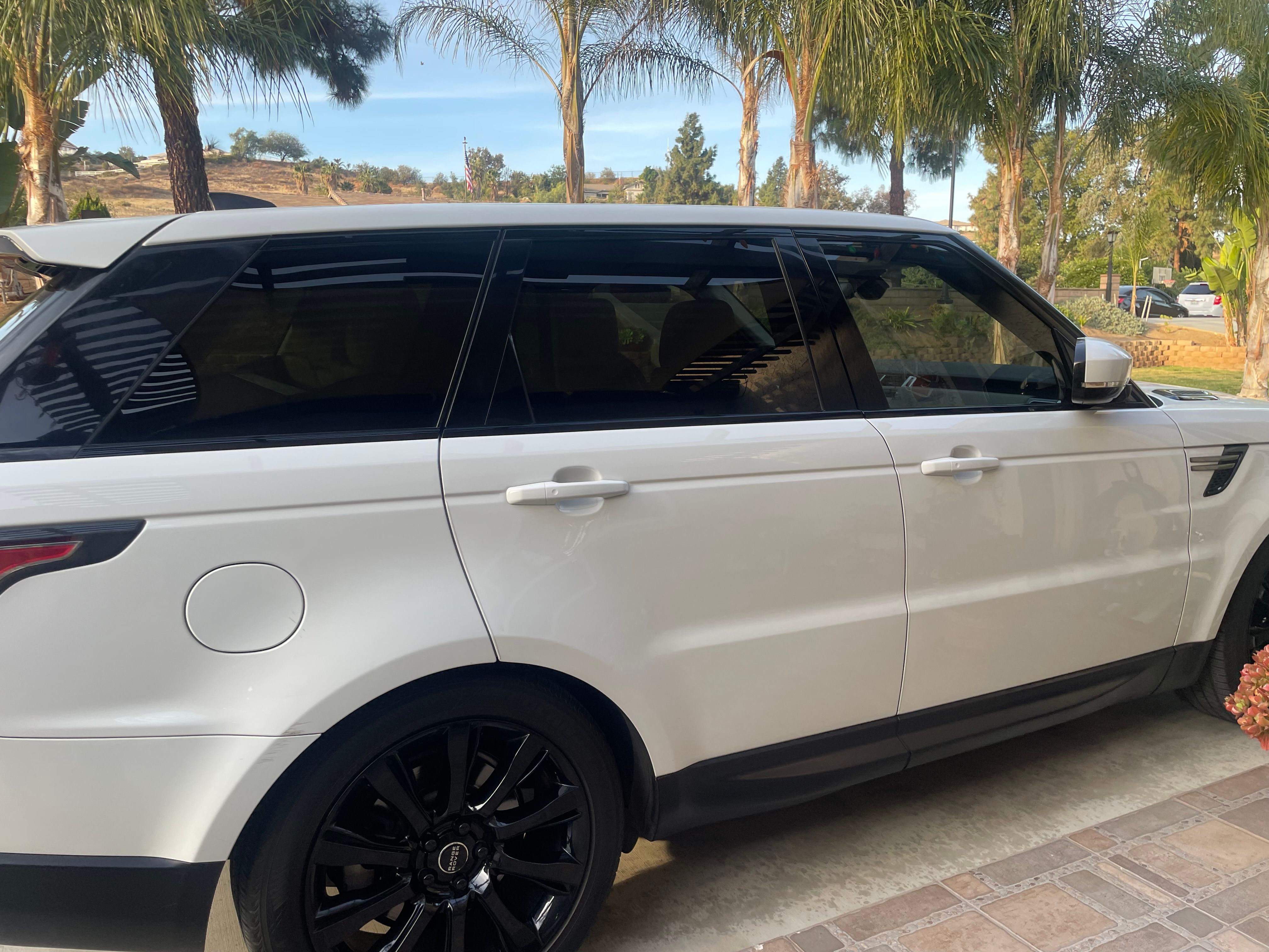 Used 2017 Land Rover Range Rover Sport SE AWD/4WD image 8
