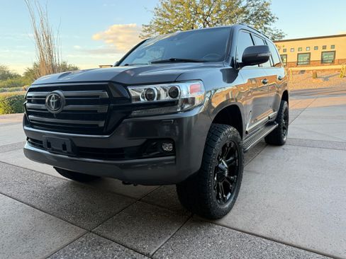 Used 2016 Toyota Land Cruiser image 11