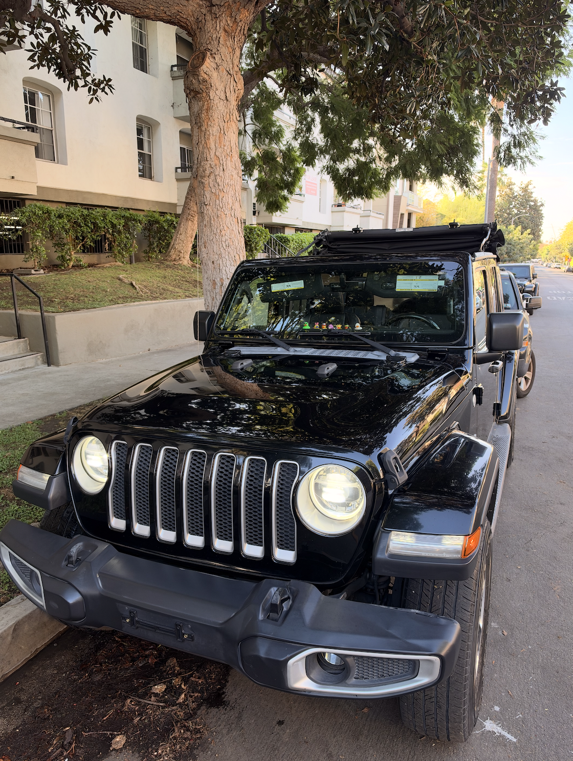 Used 2019 Jeep Wrangler Unlimited Sahara AWD/4WD image 15