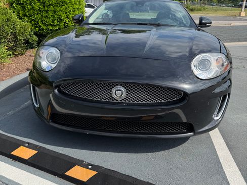 Used 2011 Jaguar XK Coupe RWD image 2