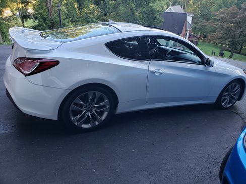 Used 2015 Hyundai Genesis 3.8 image 6