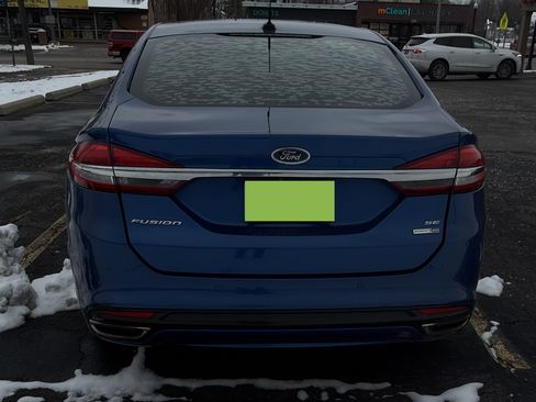 Used 2017 Ford Fusion SE w/ Fusion SE Technology Package image 8