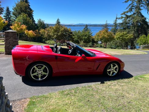 Used 2007 Chevrolet Corvette Convertible w/ Preferred Equipment Group RWD image 2