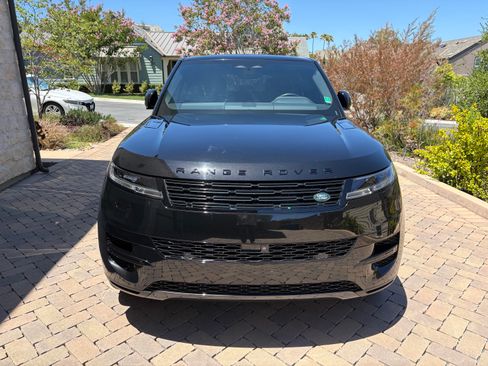 Used 2025 Land Rover Range Rover Sport SE AWD/4WD image 4