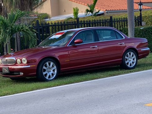 Used 2005 Jaguar XJ8 image 1