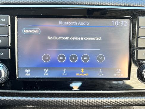 Used 2018 Nissan Kicks S image 14