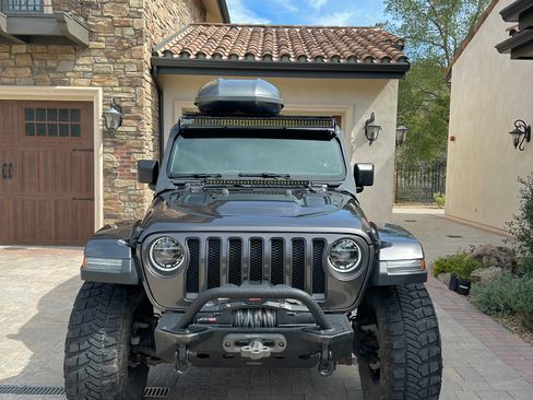 Used 2018 Jeep Wrangler Unlimited Rubicon image 2