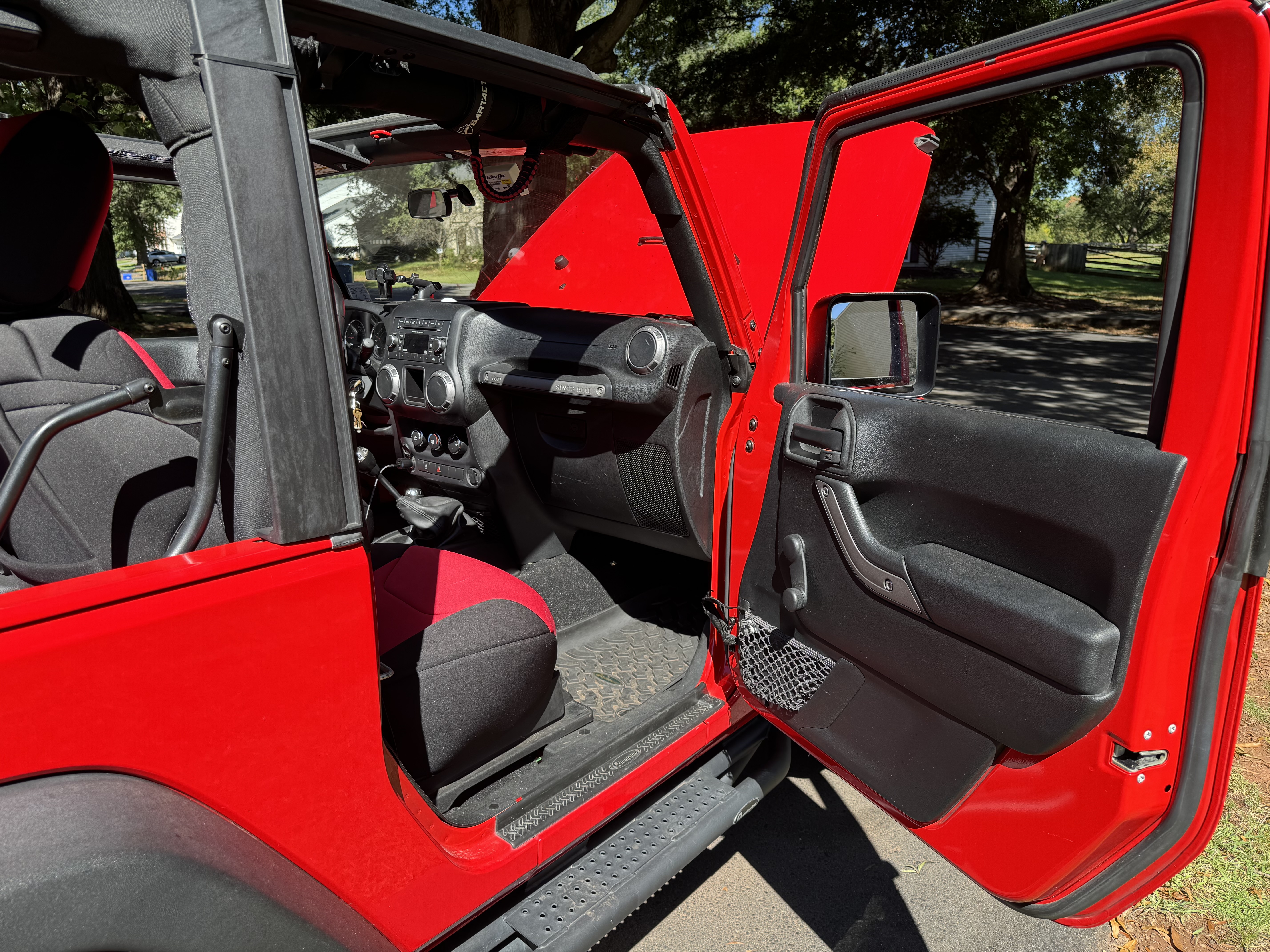 Used 2017 Jeep Wrangler Sport w/ Connectivity Group AWD/4WD image 2