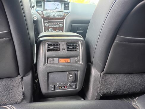 Used 2014 Nissan Pathfinder Platinum w/ Platinum Premium Package image 10