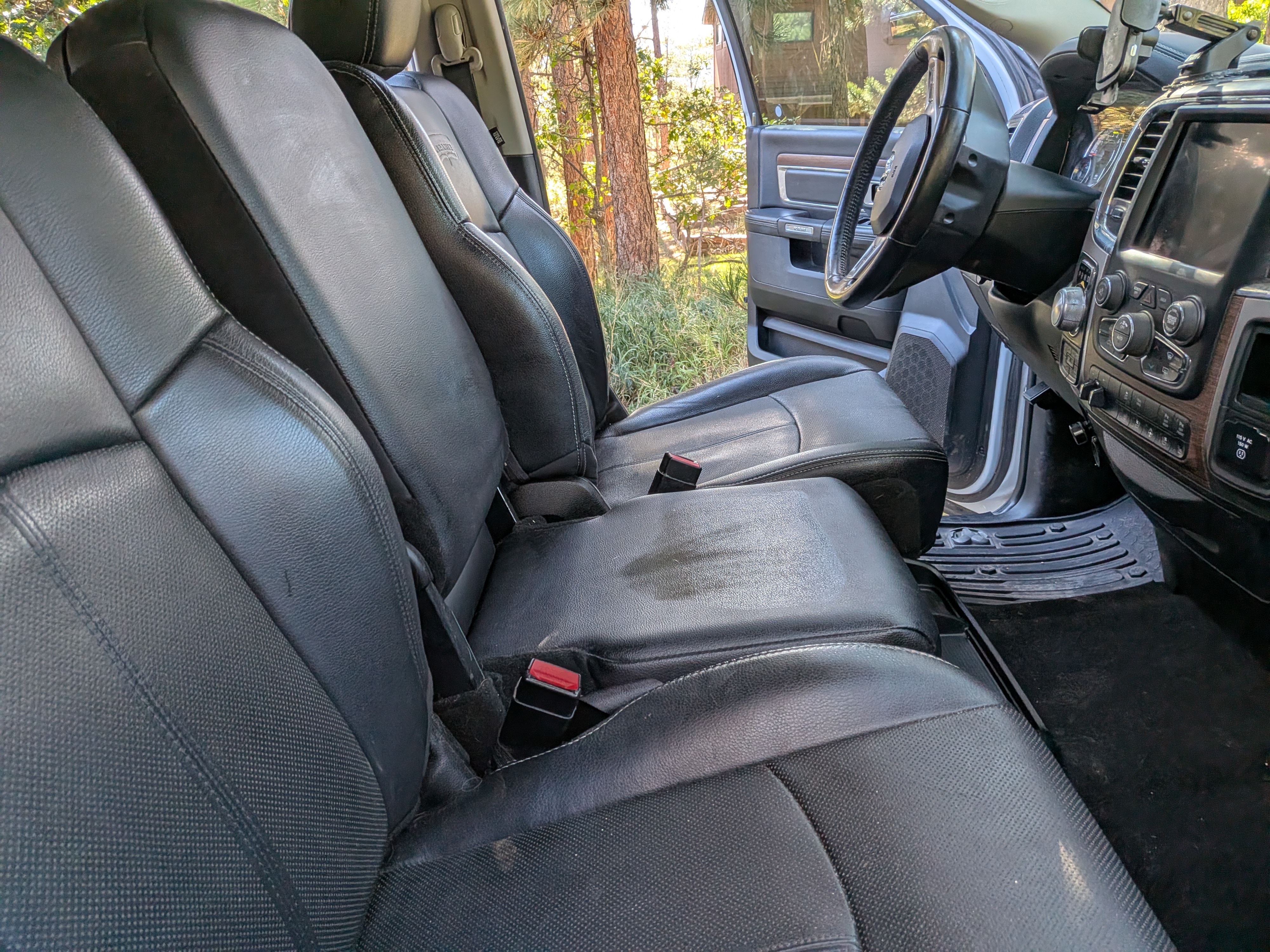 Used 2018 RAM 1500 Laramie AWD/4WD image 8