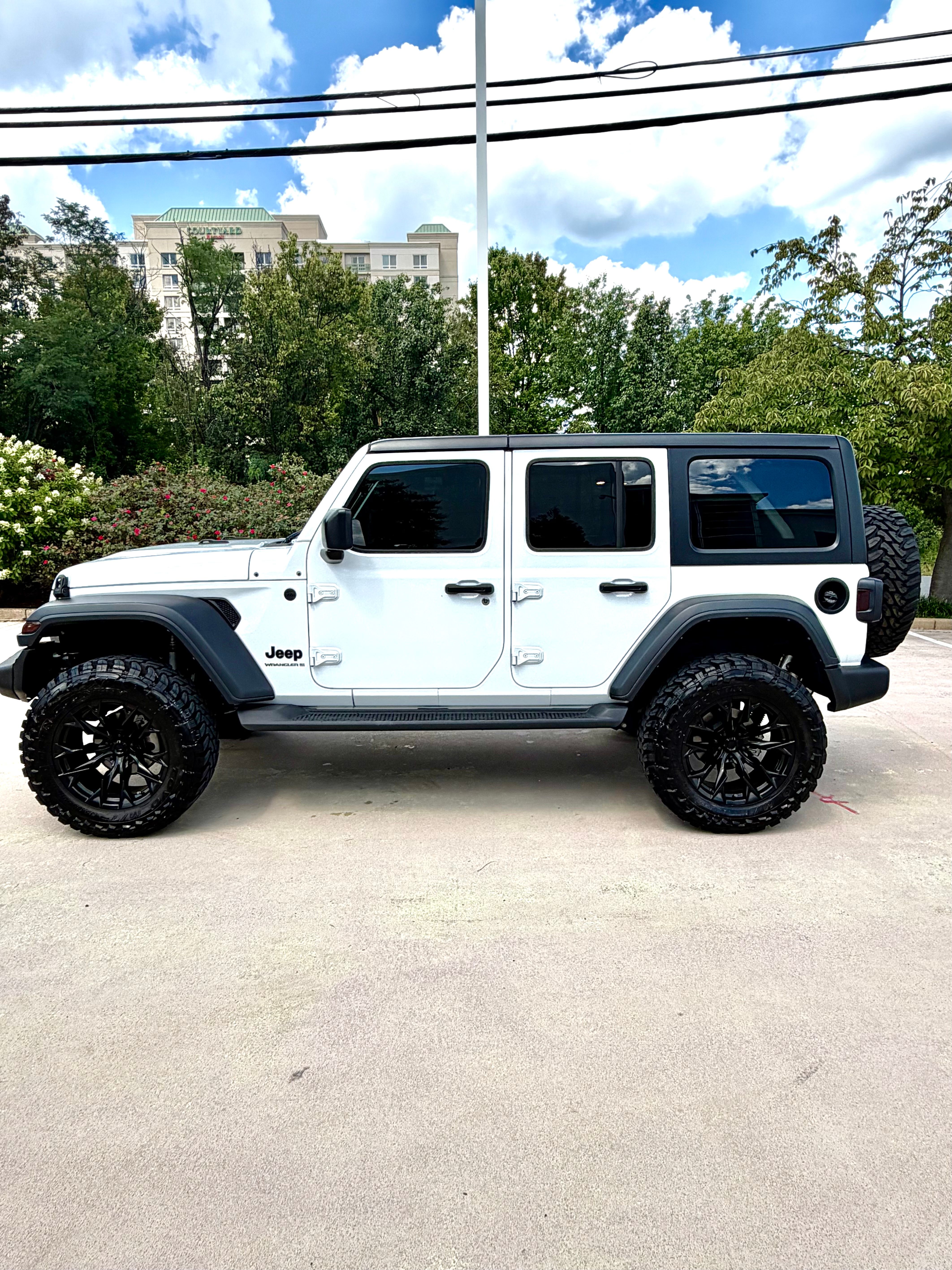 Used 2025 Jeep Wrangler Unlimited Sport AWD/4WD image 1