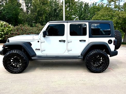 Used 2025 Jeep Wrangler Unlimited Sport AWD/4WD image 1