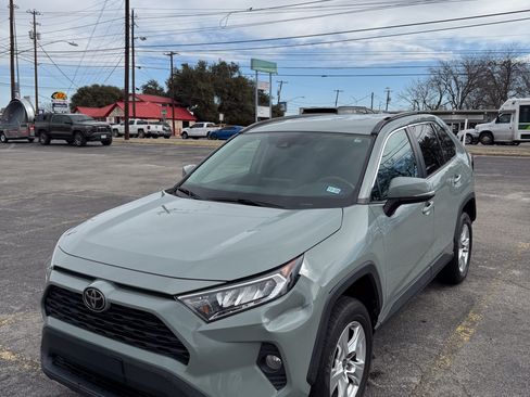 Used 2021 Toyota RAV4 XLE image 8