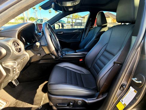 Used 2022 Lexus IS 500 image 2