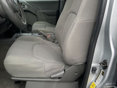 Used 2016 Nissan Frontier SV image 5