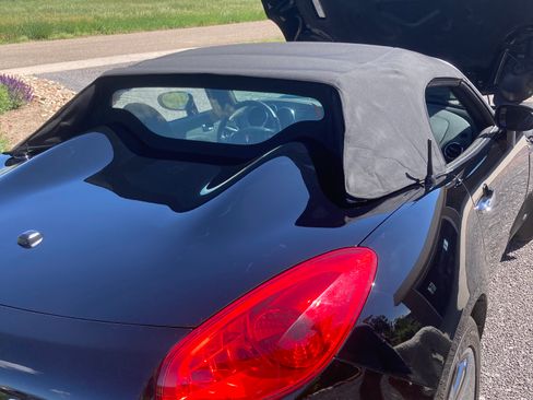 Used 2006 Pontiac Solstice Convertible w/ Premium Package image 10