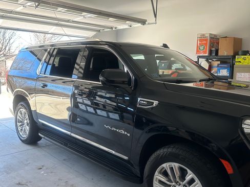 Used 2021 GMC Yukon XL SLT w/ SLT Premium Package image 8