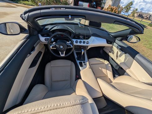 Used 2009 BMW Z4 sDrive30i image 15