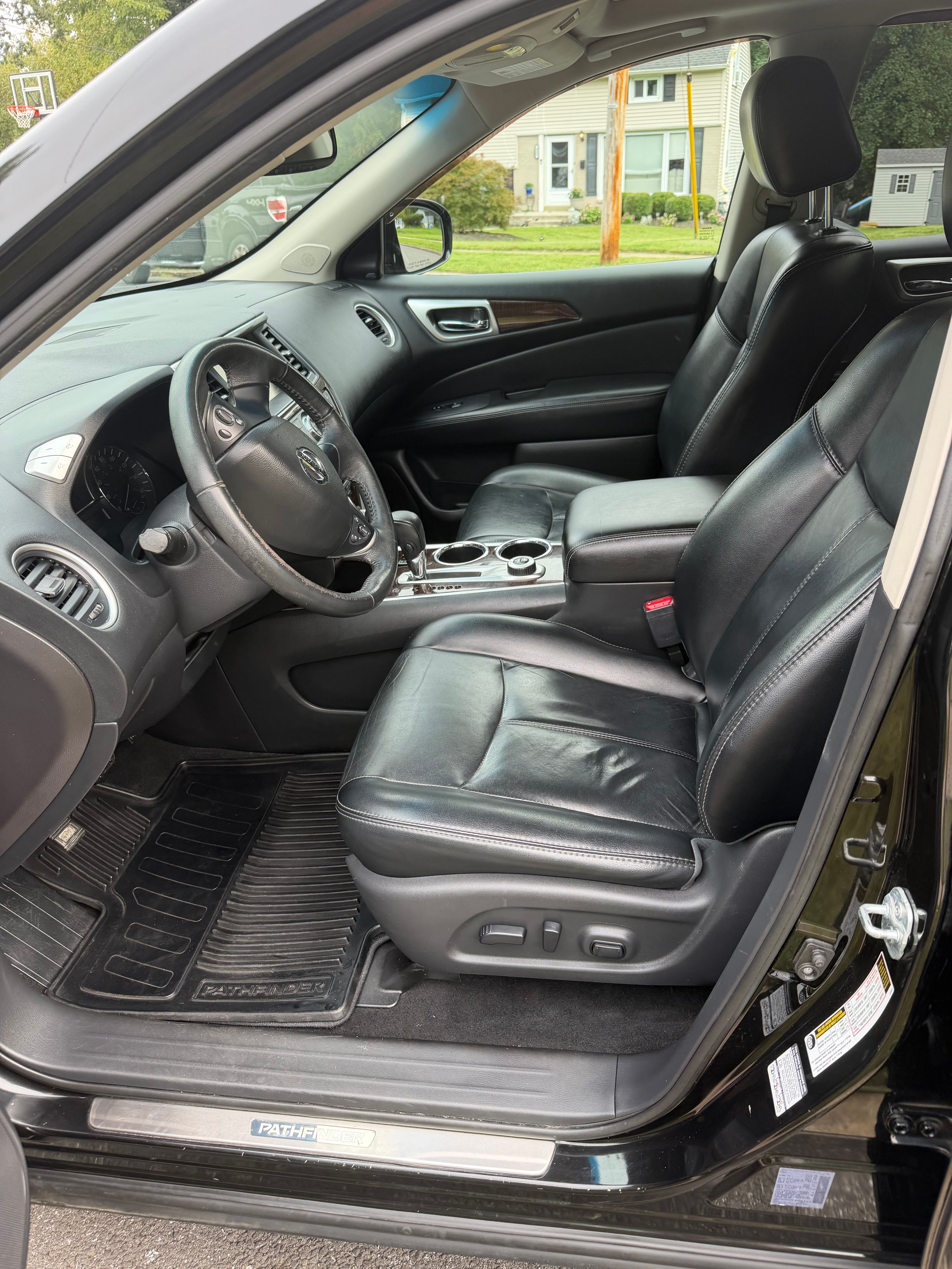 Used 2015 Nissan Pathfinder SL w/ SL Premium Package FWD image 9