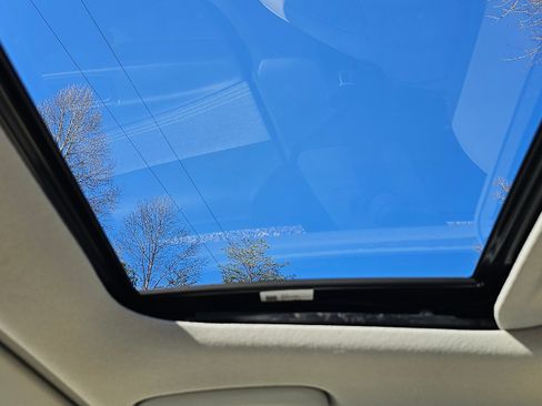 Used 2021 Hyundai Elantra Limited image 10