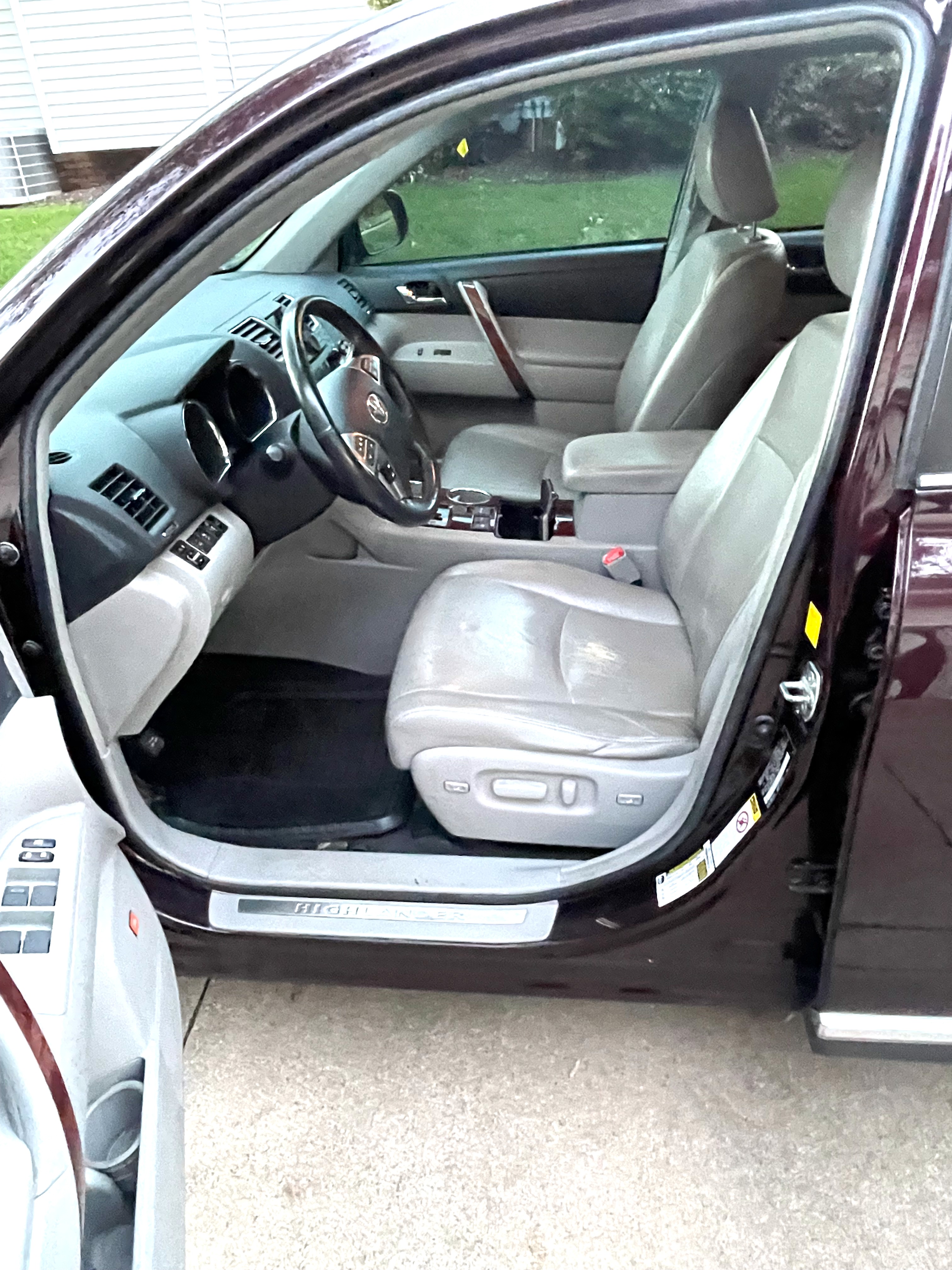 Used 2011 Toyota Highlander Limited w/ Tow Pkg AWD/4WD image 10