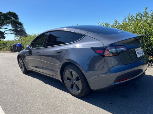 Used 2023 Tesla Model 3 Standard Range image 4
