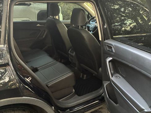 Used 2021 Volkswagen Tiguan SE w/ Panoramic Sunroof Package AWD/4WD image 8