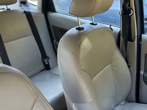 Used 2011 Ford Focus SEL image 8