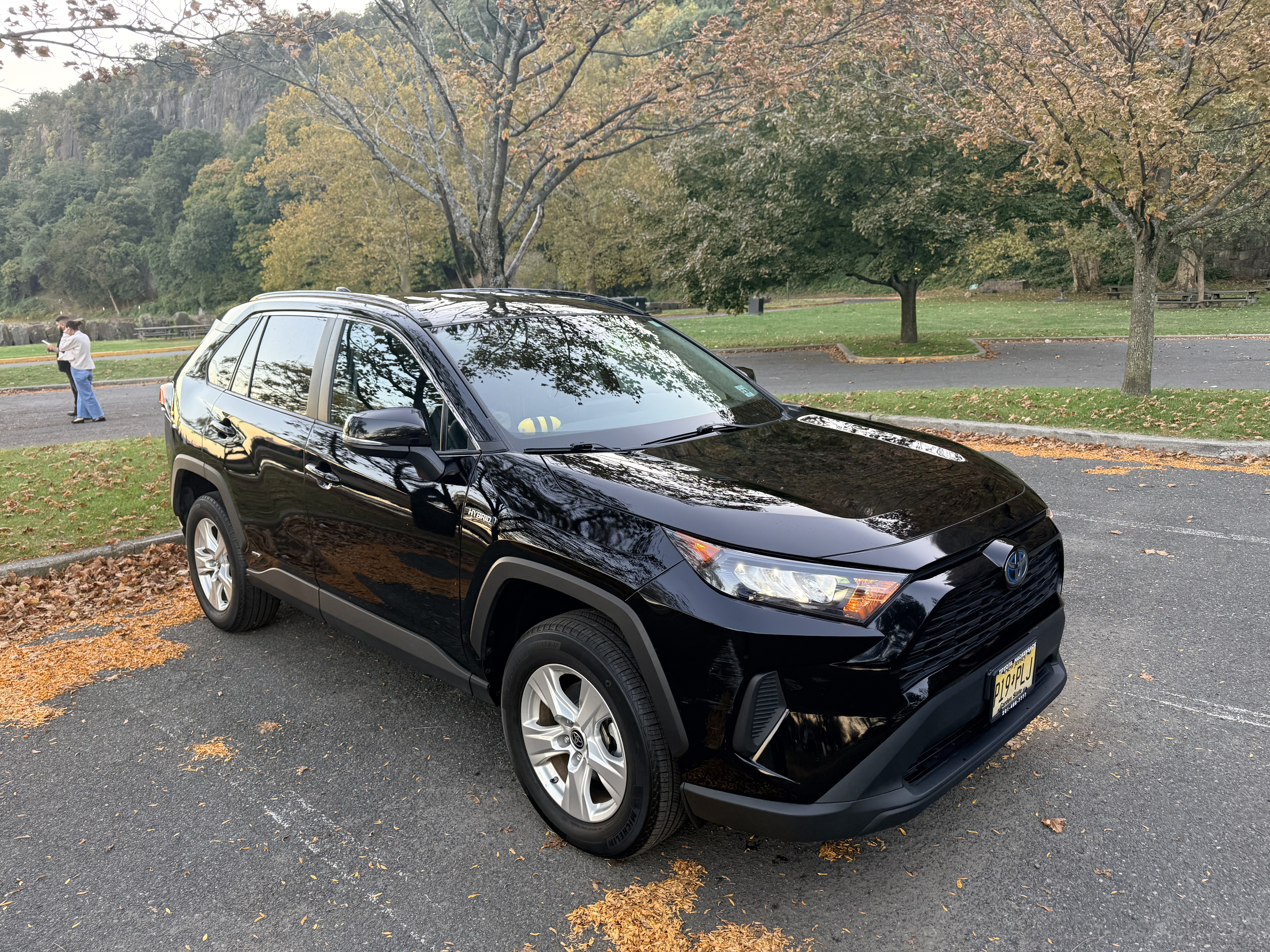 Used 2021 Toyota RAV4 LE AWD/4WD image 5