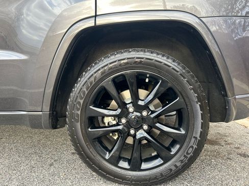 Used 2019 Jeep Grand Cherokee Altitude image 21