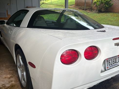 Used 2002 Chevrolet Corvette Coupe RWD image 4