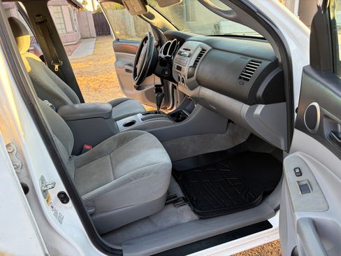 Used 2010 Toyota Tacoma 4x4 Double Cab image 8