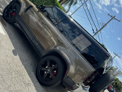 Used 2020 Land Rover Defender 110 SE image 1