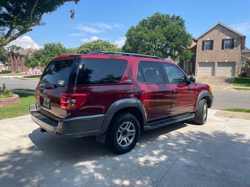 Used 2004 Toyota Sequoia SR5 image 4