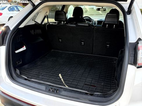 Used 2018 Ford Edge Titanium w/ Technology Package image 8