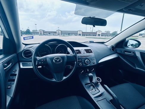 Used 2013 MAZDA MAZDA3 i SV FWD image 11
