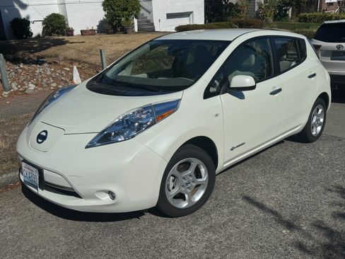 Used 2012 Nissan Leaf SL image 6