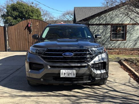 Used 2021 Ford Explorer XLT image 19